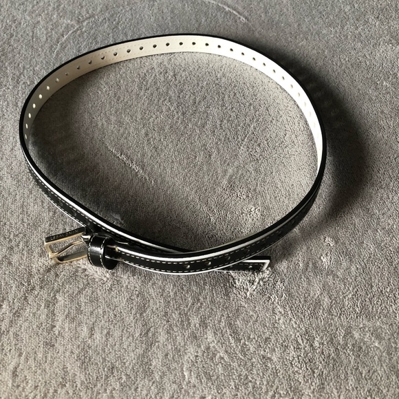 NINE WEST FASHION BLACK & WHITE SKINNY BELT w/SILVER BUCKLE SMALL - Picture 2 of 7